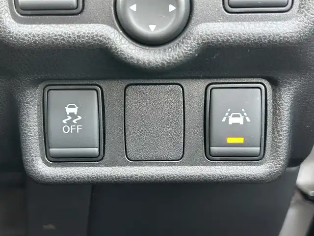 日産 ノート e－パワー メダリスト 宮城県 2018(平30)年 4.2万km ブリリアントホワイトパール インテリジェントアラウンドビューモニターセット/・踏み間違い衝突防止アシスト/・フロント＆バックソナー/・インテリジェントアラウンドビューモニター/・スマートルームミラー/＝＝＝/社外エアロ/インテリジェントエマージェンシーブレーキ/車線逸脱警報/純正ナビ（MM317D-W）/・CD/DVD/・Bluetooth/・フルセグTV/ETC/ドライブレコーダー/革巻きステアリング/ステアリングスイッチ/LEDヘッドランプ/フォグランプ/オートライト/スマートキー＆プッシュスタート/電動格納ミラー/社外17インチAW/車高調/ドアバイザー/フロアマット/Wエアバッグ