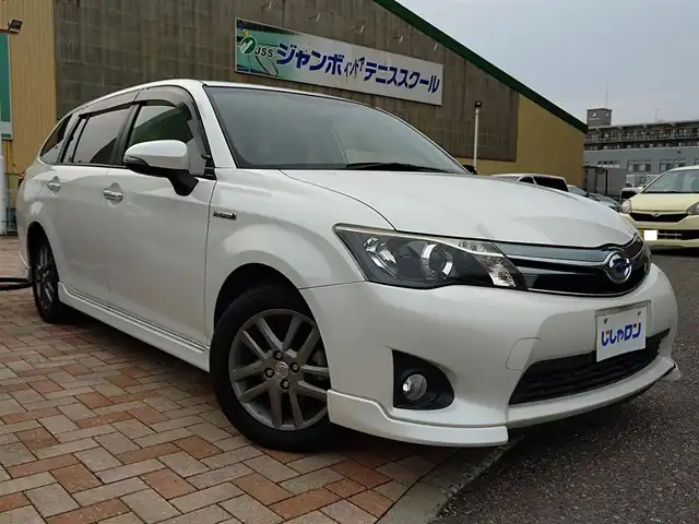 トヨタ カローラ フィールダー HV G エアロツアラー W×B 新潟県 2014(平26)年 10.1万km ホワイトパールクリスタルシャイン (株)IDOMが運営する【じしゃロン新潟店】の自社ローン専用車両になります。/こちらは現金またはオートローンご利用時の価格です。自社ローンご希望の方は別途その旨お申付け下さい/純正ナビ/FM/AM/CD視聴可能/ワンセグTV視聴可能(走行中視聴不可)/Bluetooth/AUX接続可能/バックカメラ/ETC/プッシュスタート/ハーフレザー/純正フロアマット/電動格納ウィンカーミラー/横滑り防止装置/ECO/EVモード/スマートキー