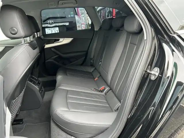 アウディ Ａ４ アバント 35TFSI アドバンスド 神奈川県 2021(令3)年 3.5万km 黒 純正ナビ/バックカメラ/全方位カメラ/クリアランスソナー/パドルシフト/クルーズコントロール/レザーシート/前席シートヒーター/前席パワーシート/メモリシート/パークアシスト/ETC2.0/ルーフレール/アイドリングストップ/社外フロアマット/純正AW/スマートキー/スペアキー×1/取扱説明書/保証書