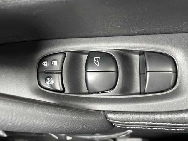 日産 エクストレイル 20Xi 山口県 2018(平30)年 6.9万km ブリリアントホワイトパール 純正ＳＤナビ/・フルセグテレビ/・CD/DVD再生/・USB/AUX入力端子/バックカメラ/全周囲カメラ/デジタルインナーミラー/パワーバックドア/スマートキー/プッシュスタート/ETC/ドライブレコーダー/ＶＤＣ/インテリジェントエマージンシーブレーキ/踏み間違い衝突防止アシスト/フロント＆バックソナー/進入禁止標識検知/プロパイロット/車線逸脱防止システム/後側片車両検知警報/後退時車両検知警報