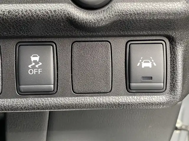 日産 ノート e－パワー X FOUR 青森県 2019(平31)年 11.9万km ブリリアントシルバー ４WD/純正ナビ/フルセグTV/CD/DVD/BT/バックカメラ/全周囲カメラ/デジタルインナーミラー/ETC/ドライブレコーダー/オートライト/LEDヘッドライト/衝突被害軽減システム/レーンアシスト/15インチ純正AW/純正フロアマット