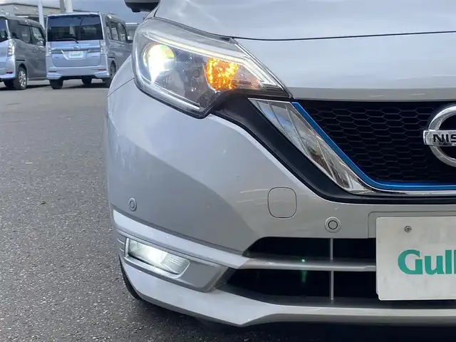 日産 ノート e－パワー X FOUR 青森県 2019(平31)年 11.9万km ブリリアントシルバー ４WD/純正ナビ/フルセグTV/CD/DVD/BT/バックカメラ/全周囲カメラ/デジタルインナーミラー/ETC/ドライブレコーダー/オートライト/LEDヘッドライト/衝突被害軽減システム/レーンアシスト/15インチ純正AW/純正フロアマット