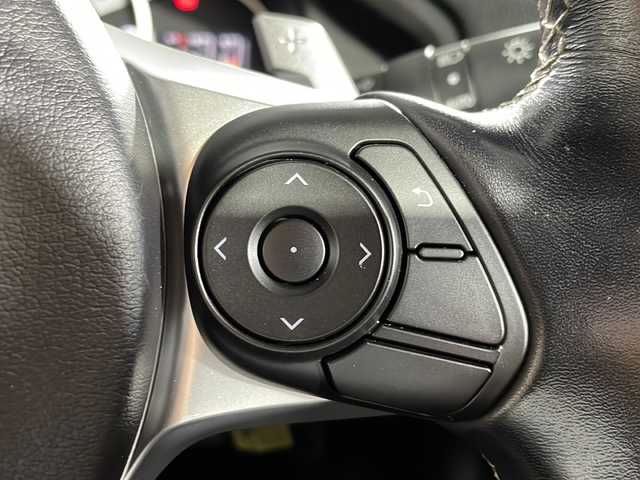 トヨタ ８６ GT 沖縄県 2018(平30)年 8.6万km クリスタルホワイトパール 禁煙車/ＴＲＤエアロ/（フロント／サイド／リアハーフ）/ＴＲＤフェンダーフィン/HKSマフラー/社外ナビ/（ＣＤ／ＤＶＤ／Ｂｌｕｅｔｏｏｔｈ／フルセグＴＶ）/バックカメラ/クルーズコントロール/ステアリングスイッチ/純正１７インアルミ/ＥＴＣ/コーナーセンサー/社外皮調シートカバー/保証書/取扱説明書