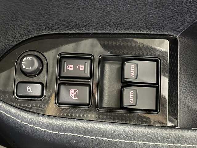 トヨタ ８６ GT 沖縄県 2018(平30)年 8.6万km クリスタルホワイトパール 禁煙車/ＴＲＤエアロ/（フロント／サイド／リアハーフ）/ＴＲＤフェンダーフィン/HKSマフラー/社外ナビ/（ＣＤ／ＤＶＤ／Ｂｌｕｅｔｏｏｔｈ／フルセグＴＶ）/バックカメラ/クルーズコントロール/ステアリングスイッチ/純正１７インアルミ/ＥＴＣ/コーナーセンサー/社外皮調シートカバー/保証書/取扱説明書