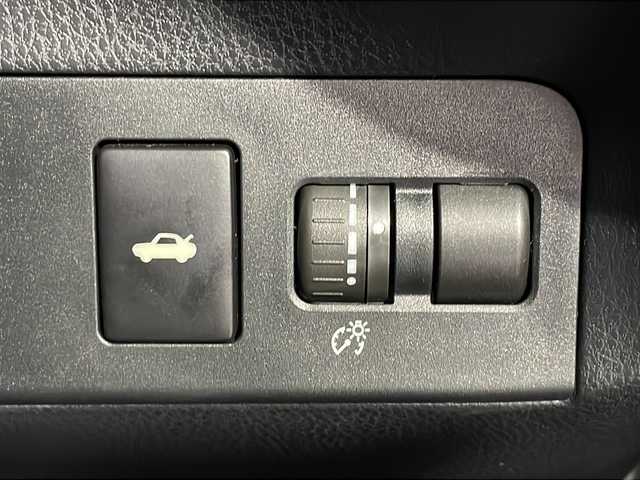 トヨタ ８６ GT 沖縄県 2018(平30)年 8.6万km クリスタルホワイトパール 禁煙車/ＴＲＤエアロ/（フロント／サイド／リアハーフ）/ＴＲＤフェンダーフィン/HKSマフラー/社外ナビ/（ＣＤ／ＤＶＤ／Ｂｌｕｅｔｏｏｔｈ／フルセグＴＶ）/バックカメラ/クルーズコントロール/ステアリングスイッチ/純正１７インアルミ/ＥＴＣ/コーナーセンサー/社外皮調シートカバー/保証書/取扱説明書