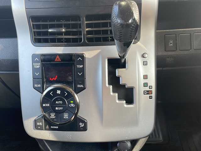 トヨタ ヴォクシー ZS 静岡県 2011(平23)年 14.3万km ボルドーマイカメタリック 社外HDDナビ/・AM/FM/CD/DVD/ワンセグTV/主要装備/・バックカメラ/・ETC/・スマートキー/・ABS/・盗難防止機能/・オートライト/・LEDライト/・社外フロアマット/・フォグランプ/・純正アルミホイール/・取扱説明書/・パドルシフト