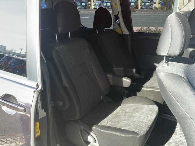 トヨタ ヴォクシー ZS 静岡県 2011(平23)年 14.3万km ボルドーマイカメタリック 社外HDDナビ/・AM/FM/CD/DVD/ワンセグTV/主要装備/・バックカメラ/・ETC/・スマートキー/・ABS/・盗難防止機能/・オートライト/・LEDライト/・社外フロアマット/・フォグランプ/・純正アルミホイール/・取扱説明書/・パドルシフト