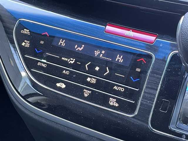 ホンダ オデッセイ ハイブリッド アブソルート・EXホンダセンジング 滋賀県 2018(平30)年 6.3万km プラチナホワイトパール 純正9インチナビ/【Bluetooth/USB/CD/DVD/フルセグTV/HDMI】/ハーフレザーシート/全方位カメラ/両側パワースライドドア/ホンダセンシング/・衝突軽減ブレーキ/・誤発進抑制機能/・歩行者事故低減ステアリング/・路外逸脱抑制機能/・渋滞追従機能付アダプティブクルーズコントロール/・LKAS〈車線維持支援システム〉/・先行車発進お知らせ機能/・標識認識機能/ブラインドスポットインフォメーション/LEDヘッドライト/クリアランスソナー/前後ドライブレコーダー/ビルトインETC2.0/電動パーキングブレーキ/オートブレーキホールド/D/Nパワーシート/D/Nシートヒーター/2列目オットマン/プッシュスタート/スマートキー/ステアリングリモコン