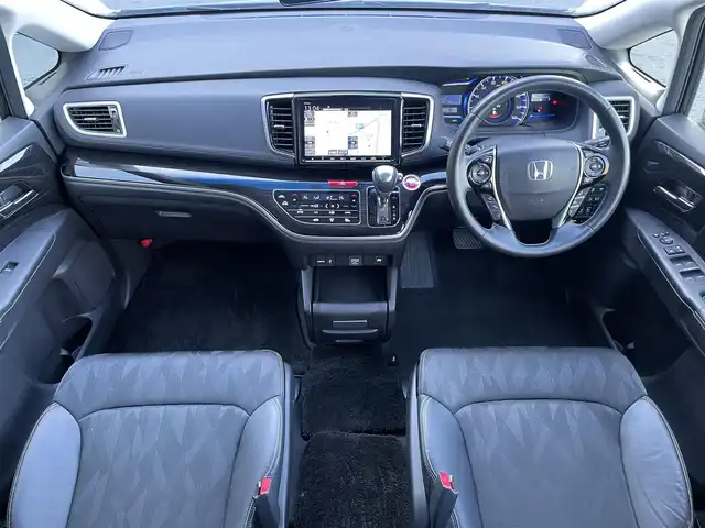 ホンダ オデッセイ ハイブリッド アブソルート・EXホンダセンジング 滋賀県 2018(平30)年 6.3万km プラチナホワイトパール 純正9インチナビ/【Bluetooth/USB/CD/DVD/フルセグTV/HDMI】/ハーフレザーシート/全方位カメラ/両側パワースライドドア/ホンダセンシング/・衝突軽減ブレーキ/・誤発進抑制機能/・歩行者事故低減ステアリング/・路外逸脱抑制機能/・渋滞追従機能付アダプティブクルーズコントロール/・LKAS〈車線維持支援システム〉/・先行車発進お知らせ機能/・標識認識機能/ブラインドスポットインフォメーション/LEDヘッドライト/クリアランスソナー/前後ドライブレコーダー/ビルトインETC2.0/電動パーキングブレーキ/オートブレーキホールド/D/Nパワーシート/D/Nシートヒーター/2列目オットマン/プッシュスタート/スマートキー/ステアリングリモコン