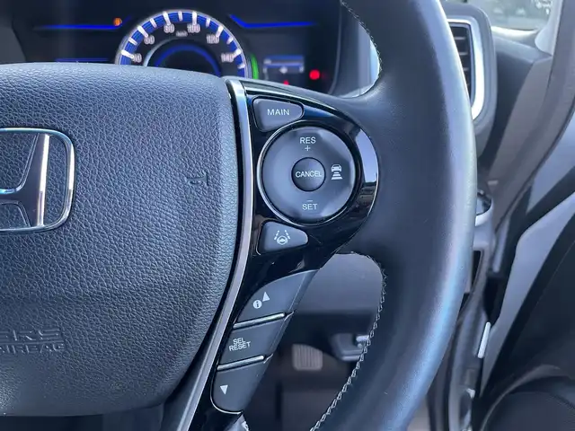 ホンダ オデッセイ ハイブリッド アブソルート・EXホンダセンジング 滋賀県 2018(平30)年 6.3万km プラチナホワイトパール 純正9インチナビ/【Bluetooth/USB/CD/DVD/フルセグTV/HDMI】/ハーフレザーシート/全方位カメラ/両側パワースライドドア/ホンダセンシング/・衝突軽減ブレーキ/・誤発進抑制機能/・歩行者事故低減ステアリング/・路外逸脱抑制機能/・渋滞追従機能付アダプティブクルーズコントロール/・LKAS〈車線維持支援システム〉/・先行車発進お知らせ機能/・標識認識機能/ブラインドスポットインフォメーション/LEDヘッドライト/クリアランスソナー/前後ドライブレコーダー/ビルトインETC2.0/電動パーキングブレーキ/オートブレーキホールド/D/Nパワーシート/D/Nシートヒーター/2列目オットマン/プッシュスタート/スマートキー/ステアリングリモコン