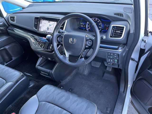 ホンダ オデッセイ ハイブリッド アブソルート・EXホンダセンジング 滋賀県 2018(平30)年 6.3万km プラチナホワイトパール 純正9インチナビ/【Bluetooth/USB/CD/DVD/フルセグTV/HDMI】/ハーフレザーシート/全方位カメラ/両側パワースライドドア/ホンダセンシング/・衝突軽減ブレーキ/・誤発進抑制機能/・歩行者事故低減ステアリング/・路外逸脱抑制機能/・渋滞追従機能付アダプティブクルーズコントロール/・LKAS〈車線維持支援システム〉/・先行車発進お知らせ機能/・標識認識機能/ブラインドスポットインフォメーション/LEDヘッドライト/クリアランスソナー/前後ドライブレコーダー/ビルトインETC2.0/電動パーキングブレーキ/オートブレーキホールド/D/Nパワーシート/D/Nシートヒーター/2列目オットマン/プッシュスタート/スマートキー/ステアリングリモコン