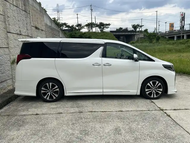 トヨタ アルファード S Cパッケージ 長崎県 2020(令2)年 5.2万km ホワイトパールクリスタルシャイン ワンオーナー/サンルーフ/モデリスタエアロ(F/S/R下)/モデリスタマフラーカッター/純正ナビ/(BT/フルセグ)/バックカメラ/フリップダウンモニター/衝突軽減ブレーキ/レーンアシスト/コーナーセンサー/ブラインドスポットモニター/レーダークルーズ/両側パワースライドドア/パワーバックドア /レザーシート/シートヒーター/エアシート/パワーシート/ハンドルヒーター/ビルトインETC/前後ドライブレコーダー/純正18インチAW