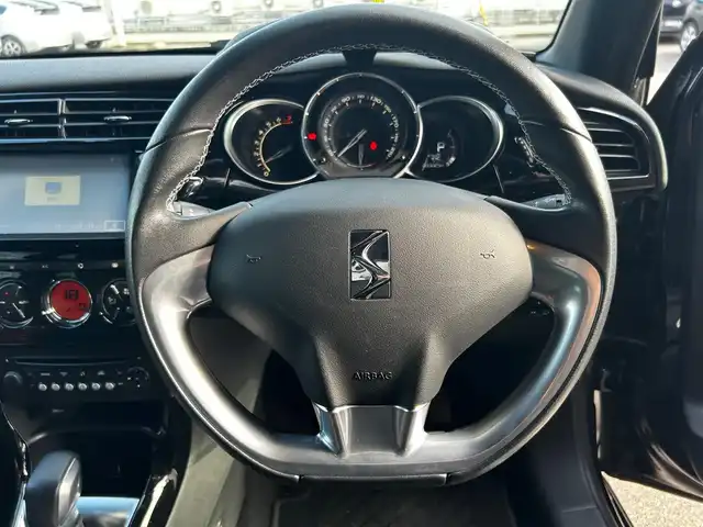 ＤＳオートモビル ＤＳ３ シック 富山県 2016(平28)年 9.3万km 紺 メモリナビ/フルセグテレビ/バックカメラ/ETC/HID/AM/FMラジオ/CD再生/盗難防止装置/オートエアコン/衝突軽減