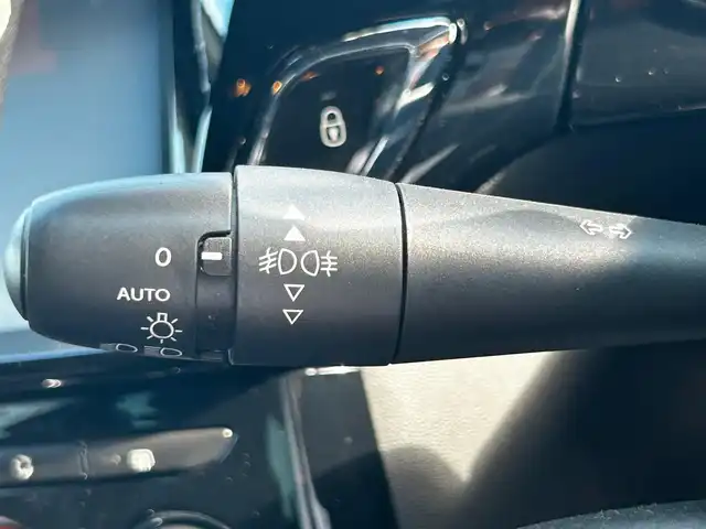 ＤＳオートモビル ＤＳ３ シック 富山県 2016(平28)年 9.3万km 紺 メモリナビ/フルセグテレビ/バックカメラ/ETC/HID/AM/FMラジオ/CD再生/盗難防止装置/オートエアコン/衝突軽減