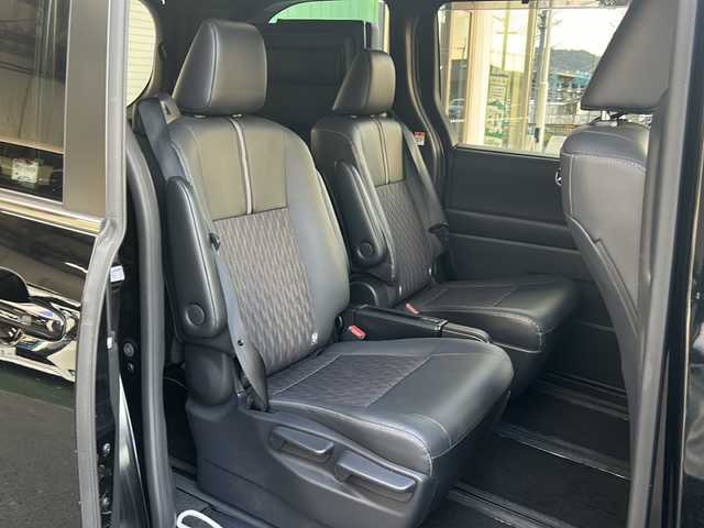 トヨタ ノア S－Z 京都府 2022(令4)年 2.8万km アティチュードブラックマイカ 純正１０．５インチメモリーナビ/トヨタセーフティセンス　/両側パワースライドドア　/バックカメラ　/クリアランスソナー　/禁煙車　/７人乗り　/ＥＴＣ　/ＬＥＤヘッドライト　/シートヒーター　/スマートキー