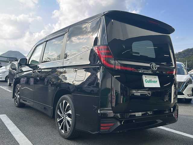 トヨタ ノア S－Z 京都府 2022(令4)年 2.8万km アティチュードブラックマイカ 純正１０．５インチメモリーナビ/トヨタセーフティセンス　/両側パワースライドドア　/バックカメラ　/クリアランスソナー　/禁煙車　/７人乗り　/ＥＴＣ　/ＬＥＤヘッドライト　/シートヒーター　/スマートキー