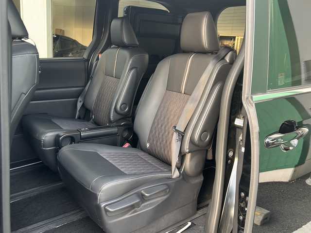 トヨタ ノア S－Z 京都府 2022(令4)年 2.8万km アティチュードブラックマイカ 純正１０．５インチメモリーナビ/トヨタセーフティセンス　/両側パワースライドドア　/バックカメラ　/クリアランスソナー　/禁煙車　/７人乗り　/ＥＴＣ　/ＬＥＤヘッドライト　/シートヒーター　/スマートキー