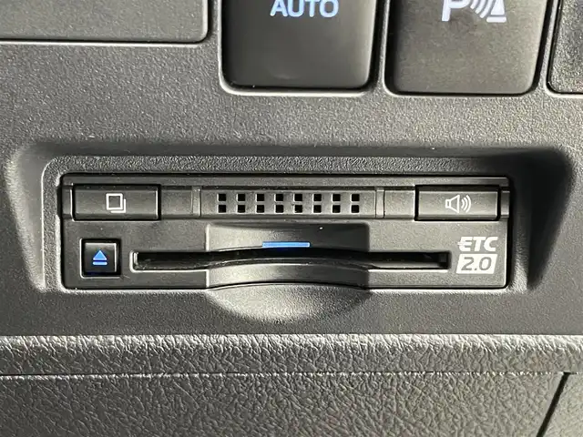 トヨタ ランドクルーザー ZX 愛知県 2016(平28)年 2.9万km ホワイトパールクリスタルシャイン 純正９インチナビ　全方位カメラ　サンルーフ　ルーフレール　ＢＳＭ　黒レザーシート　センターデフロック　パワーシート　シートヒーター　シートベンチレーション　ステアリングヒーター　ＡＣＣ　ＬＥＤ　ＥＴＣ