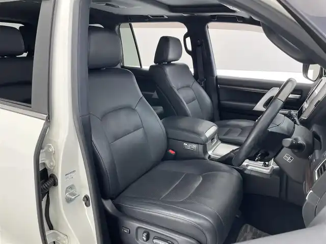 トヨタ ランドクルーザー ZX 愛知県 2016(平28)年 2.9万km ホワイトパールクリスタルシャイン 純正９インチナビ　全方位カメラ　サンルーフ　ルーフレール　ＢＳＭ　黒レザーシート　センターデフロック　パワーシート　シートヒーター　シートベンチレーション　ステアリングヒーター　ＡＣＣ　ＬＥＤ　ＥＴＣ