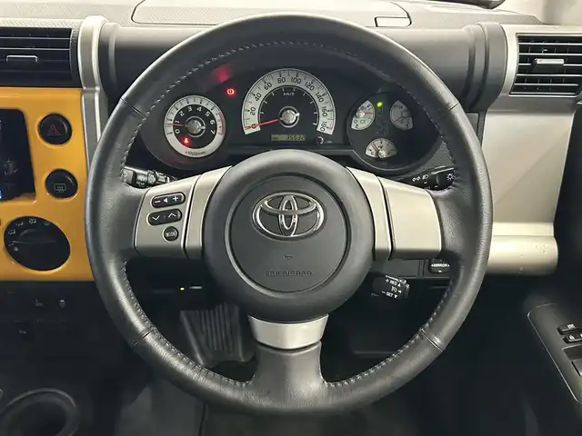 トヨタ ＦＪクルーザー カラーパッケージ 鹿児島県 2011(平23)年 3.6万km イエロー/ホワイト AIS検査済み【2502046326】社外パーツ取付有/カロッツェリアサイバーナビ/フルセグ/ETC/バックカメラ/クルーズコントロール/ルーフラック
