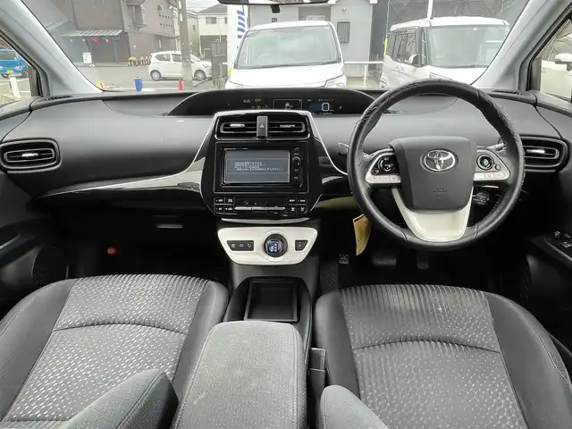トヨタ プリウス S 愛知県 2016(平28)年 14.8万km スティールブロンドM (株)IDOMが運営する【じしゃロン名古屋鳴海店】の自社ローン専用車両になりますこちらは現金またはオートローンご利用時の価格です。自社ローンご希望の方は別途その旨お申付け下さい/・ワンオーナー/・純正SDナビ/・フルセグTV　BT/・バックカメラ/・レーダークルーズ/・LKA/・LEDヘッドライト/・オートハイビーム/・フォグ/・ビルトインETC/・純正15AW/・スマートキー×２