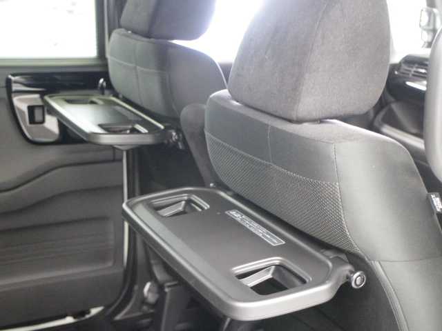 ホンダ Ｎ ＢＯＸ カスタム L 千葉県 2022(令4)年 1.3万km プラチナホワイトパール 社外ナビ（KENWOOD）/AM/FM/CD/DVD/Bluetooth/ワンセグTV/バックカメラ/ETC/LEDヘッドライト/フォグランプ/オートライト/片側パワースライドドア/アイドリングストップ/電動パーキングブレーキ/ブレーキホールド機能/クリアランスソナー/レーダークルーズコントロール/レーンキープアシスト/衝突軽減ブレーキ/プッシュスタート/スマートキー/ステアリングスイッチ/ヘッドライトレベライザー/横滑り防止装置/シートバックテーブル/フロアマット/取扱説明書/保証書