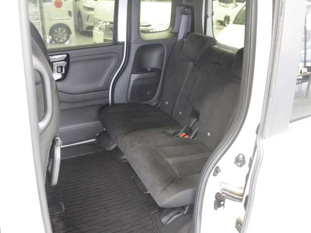ホンダ Ｎ ＢＯＸ カスタム L 千葉県 2022(令4)年 1.3万km プラチナホワイトパール 社外ナビ（KENWOOD）/AM/FM/CD/DVD/Bluetooth/ワンセグTV/バックカメラ/ETC/LEDヘッドライト/フォグランプ/オートライト/片側パワースライドドア/アイドリングストップ/電動パーキングブレーキ/ブレーキホールド機能/クリアランスソナー/レーダークルーズコントロール/レーンキープアシスト/衝突軽減ブレーキ/プッシュスタート/スマートキー/ステアリングスイッチ/ヘッドライトレベライザー/横滑り防止装置/シートバックテーブル/フロアマット/取扱説明書/保証書