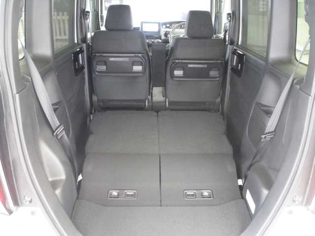 ホンダ Ｎ ＢＯＸ カスタム L 千葉県 2022(令4)年 1.3万km プラチナホワイトパール 社外ナビ（KENWOOD）/AM/FM/CD/DVD/Bluetooth/ワンセグTV/バックカメラ/ETC/LEDヘッドライト/フォグランプ/オートライト/片側パワースライドドア/アイドリングストップ/電動パーキングブレーキ/ブレーキホールド機能/クリアランスソナー/レーダークルーズコントロール/レーンキープアシスト/衝突軽減ブレーキ/プッシュスタート/スマートキー/ステアリングスイッチ/ヘッドライトレベライザー/横滑り防止装置/シートバックテーブル/フロアマット/取扱説明書/保証書