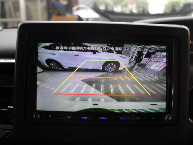 ホンダ Ｎ ＢＯＸ カスタム L 千葉県 2022(令4)年 1.3万km プラチナホワイトパール 社外ナビ（KENWOOD）/AM/FM/CD/DVD/Bluetooth/ワンセグTV/バックカメラ/ETC/LEDヘッドライト/フォグランプ/オートライト/片側パワースライドドア/アイドリングストップ/電動パーキングブレーキ/ブレーキホールド機能/クリアランスソナー/レーダークルーズコントロール/レーンキープアシスト/衝突軽減ブレーキ/プッシュスタート/スマートキー/ステアリングスイッチ/ヘッドライトレベライザー/横滑り防止装置/シートバックテーブル/フロアマット/取扱説明書/保証書