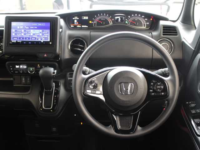 ホンダ Ｎ ＢＯＸ カスタム L 千葉県 2022(令4)年 1.3万km プラチナホワイトパール 社外ナビ（KENWOOD）/AM/FM/CD/DVD/Bluetooth/ワンセグTV/バックカメラ/ETC/LEDヘッドライト/フォグランプ/オートライト/片側パワースライドドア/アイドリングストップ/電動パーキングブレーキ/ブレーキホールド機能/クリアランスソナー/レーダークルーズコントロール/レーンキープアシスト/衝突軽減ブレーキ/プッシュスタート/スマートキー/ステアリングスイッチ/ヘッドライトレベライザー/横滑り防止装置/シートバックテーブル/フロアマット/取扱説明書/保証書