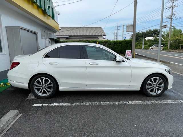 メルセデス・ベンツ Ｃ１８０ アバンギャルド 神奈川県 2015(平27)年 7.8万km ポーラホワイト ワンオーナー/保証書/取扱説明書/純正メモリナビ/（FM・AM・BT・CD・フルセグTV・SD）/衝突軽減システム/レーダークルーズコントロール/ブラインドスポットアシスト/レーンキーピングアシスト/コーナーセンサー/パドルシフト/LEDヘッドライト/オートライト/カーテン＋サイドエアバッグ/レザーシート/メモリー付きパワーシート/純正１７インチAW/バックカメラ