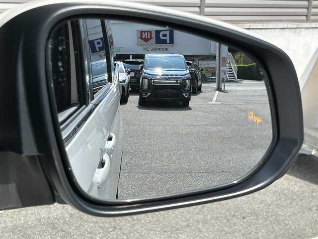 トヨタ ノア ハイブリッド S－Z 大阪府 2022(令4)年 1万km ホワイトパールクリスタルシャイン ワンオーナー/純正10.5インチディスプレイオーディオPlus/・コネクティッドナビ対応/・CD・DVD・HDMI・BT/　フルセグTV・Apple Car Play/バックカメラ/快適利便パッケージ（High）/・パワーバックドア/・ナノイーX/・ハンズフリーデュアルパワースライドドア/・2列目オットマン、シートヒーター/・ステアリングヒーター/BSM＋SEA/ETC2.0/TOYOTA Safety Sense/・プリクラッシュセーフティー/・緊急時操舵支援（アクティブ操舵機能付き）/・フロントクロストラフィックアラート（FCTA）/・レーンチェンジアシスト（LCA）/・レーントレーシングアシスト（LTA）/・レーンディパーチャーアラート（LDA）/・レーダークルーズコントロール（全車速追従機能付き）/・アダプティブハイビームシステム（AHS）/・オートマチックハイビーム（AHB）/・ロードサインアシスト（RSA）/・ドライバー異常時対応システム/・プロアクティブドライビングシステム（PDA）/・発進遅れ告知機能（TMN）/両側パワースライドドア/クリアランスソナー/保証書/スペアキー/記録簿　R7年1月、R6年1月6月、R5年2月6月、R4年