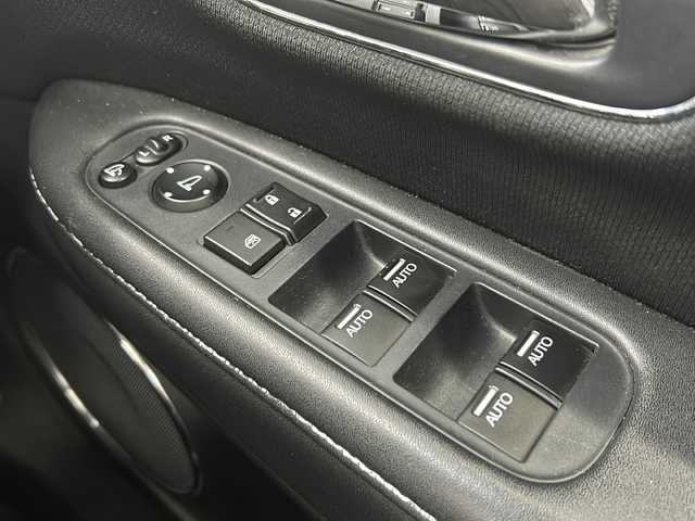 ホンダ ヴェゼル ハイブリッド Z 高知県 2014(平26)年 12.4万km ホワイトオーキッドパール SDナビ/・フルセグTV/・ケンウッド（MDVX７０１)/・DVD再生機能/ETC/バックカメラ/LEDライト/オートライト/シートヒーター/純正フロアマット/ワンオーナー