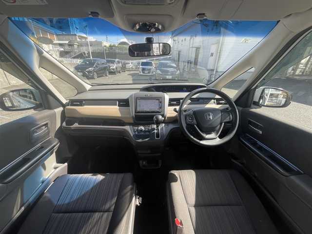 ホンダ フリード G 長崎県 2017(平29)年 7.7万km ホワイトオーキッドパール 純正Gathersインターナビ/・AM/FM/BT/CD/バックカメラ/ステアリングスイッチ/片側パワースライドドア/ビルトインETC/ライトレベライザー/アイドリングストップ/フロアマット/ドアバイザー/保証書/取扱説明書/ナビ取扱説明書/スペアキー