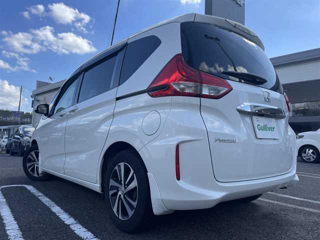ホンダ フリード G 長崎県 2017(平29)年 7.7万km ホワイトオーキッドパール 純正Gathersインターナビ/・AM/FM/BT/CD/バックカメラ/ステアリングスイッチ/片側パワースライドドア/ビルトインETC/ライトレベライザー/アイドリングストップ/フロアマット/ドアバイザー/保証書/取扱説明書/ナビ取扱説明書/スペアキー