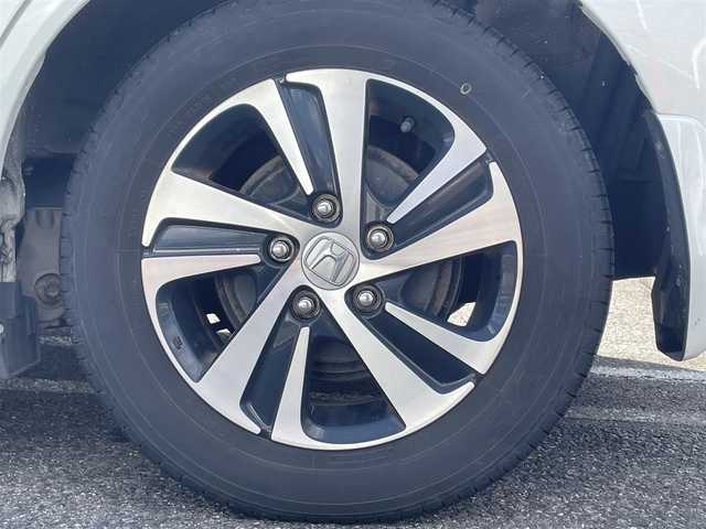 ホンダ フリード G 長崎県 2017(平29)年 7.7万km ホワイトオーキッドパール 純正Gathersインターナビ/・AM/FM/BT/CD/バックカメラ/ステアリングスイッチ/片側パワースライドドア/ビルトインETC/ライトレベライザー/アイドリングストップ/フロアマット/ドアバイザー/保証書/取扱説明書/ナビ取扱説明書/スペアキー