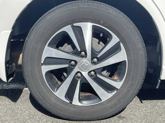 ホンダ フリード G 長崎県 2017(平29)年 7.7万km ホワイトオーキッドパール 純正Gathersインターナビ/・AM/FM/BT/CD/バックカメラ/ステアリングスイッチ/片側パワースライドドア/ビルトインETC/ライトレベライザー/アイドリングストップ/フロアマット/ドアバイザー/保証書/取扱説明書/ナビ取扱説明書/スペアキー