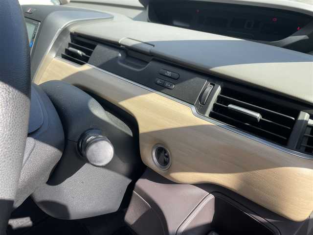 ホンダ フリード G 長崎県 2017(平29)年 7.7万km ホワイトオーキッドパール 純正Gathersインターナビ/・AM/FM/BT/CD/バックカメラ/ステアリングスイッチ/片側パワースライドドア/ビルトインETC/ライトレベライザー/アイドリングストップ/フロアマット/ドアバイザー/保証書/取扱説明書/ナビ取扱説明書/スペアキー