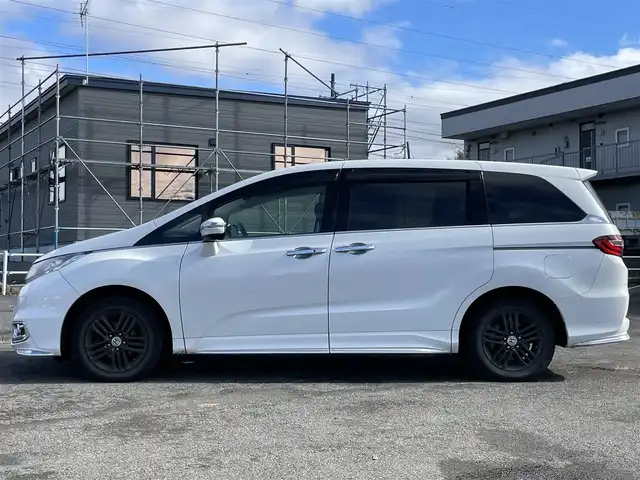 ホンダ オデッセイ アブソルート・EXホンダセンジング 道央・札幌 2017(平29)年 17.3万km ホワイトオーキッドパール ４WD/ワンオーナー/純正メーカーナビ/CD/DVD/BT/フルセグ/純正フリップダウンモニター/ホンダセンシング/衝突被害軽減ブレーキ/横滑り防止装置/アダプティブクルーズコントロール/レーンキープアシスト/パーキングアシスト/ブラインドスポットモニター/全方位カメラ/ビルトインETC/ドライブレコーダー/アイドリングストップ/D席パワーシート/ハーフレザーシート/革巻きステアリング/ステアリングリモコン/パドルシフト/レーダー探知機/プッシュスタート/スマートキー/LEDヘッドライト/オートライト/フォグランプ/電動格納ミラー/ウィンカーミラー/純正フロアマット/ドアバイザー/純正エンジンスターター