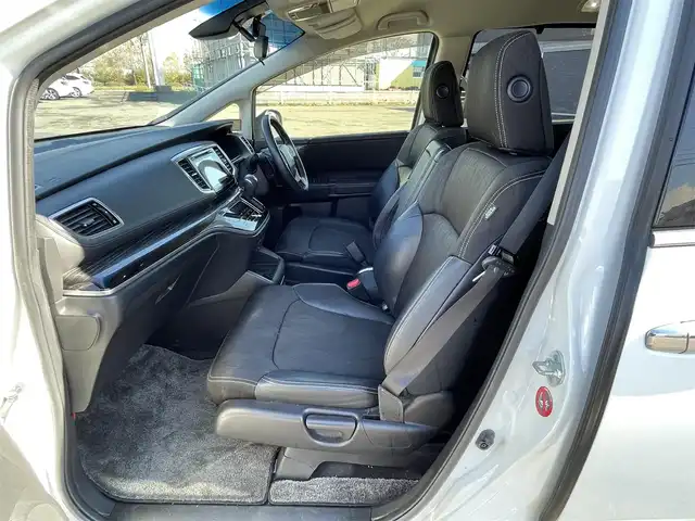 ホンダ オデッセイ アブソルート・EXホンダセンジング 道央・札幌 2017(平29)年 17.3万km ホワイトオーキッドパール ４WD/ワンオーナー/純正メーカーナビ/CD/DVD/BT/フルセグ/純正フリップダウンモニター/ホンダセンシング/衝突被害軽減ブレーキ/横滑り防止装置/アダプティブクルーズコントロール/レーンキープアシスト/パーキングアシスト/ブラインドスポットモニター/全方位カメラ/ビルトインETC/ドライブレコーダー/アイドリングストップ/D席パワーシート/ハーフレザーシート/革巻きステアリング/ステアリングリモコン/パドルシフト/レーダー探知機/プッシュスタート/スマートキー/LEDヘッドライト/オートライト/フォグランプ/電動格納ミラー/ウィンカーミラー/純正フロアマット/ドアバイザー/純正エンジンスターター