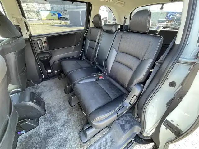 ホンダ オデッセイ アブソルート・EXホンダセンジング 道央・札幌 2017(平29)年 17.3万km ホワイトオーキッドパール ４WD/ワンオーナー/純正メーカーナビ/CD/DVD/BT/フルセグ/純正フリップダウンモニター/ホンダセンシング/衝突被害軽減ブレーキ/横滑り防止装置/アダプティブクルーズコントロール/レーンキープアシスト/パーキングアシスト/ブラインドスポットモニター/全方位カメラ/ビルトインETC/ドライブレコーダー/アイドリングストップ/D席パワーシート/ハーフレザーシート/革巻きステアリング/ステアリングリモコン/パドルシフト/レーダー探知機/プッシュスタート/スマートキー/LEDヘッドライト/オートライト/フォグランプ/電動格納ミラー/ウィンカーミラー/純正フロアマット/ドアバイザー/純正エンジンスターター