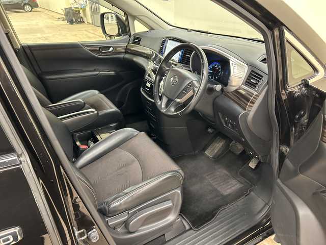 日産 エルグランド 250ハイウェイスター プレミアム 道央・札幌 2014(平26)年 12.6万km ファントムブラック ４WD//純正メモリナビ//フルセグTV//BT・ＳＤ・CD・DVD・ＡＭ・ＦＭ・ＵＳＢ・ＡＵＸ//バックカメラ//両側パワースライドドア//後席用モニター//ドライブレコーダー（前後）//積み込み冬タイヤ//横滑り防止装置//純正エンジンスターター//オットマン//クルーズコントロール//ダブルエアコン//レーダー探知機//ビルトインＥＴＣ//フォグランプ//スペアキー