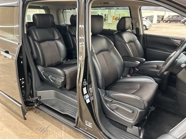 日産 エルグランド 250ハイウェイスター プレミアム 道央・札幌 2014(平26)年 12.6万km ファントムブラック ４WD//純正メモリナビ//フルセグTV//BT・ＳＤ・CD・DVD・ＡＭ・ＦＭ・ＵＳＢ・ＡＵＸ//バックカメラ//両側パワースライドドア//後席用モニター//ドライブレコーダー（前後）//積み込み冬タイヤ//横滑り防止装置//純正エンジンスターター//オットマン//クルーズコントロール//ダブルエアコン//レーダー探知機//ビルトインＥＴＣ//フォグランプ//スペアキー