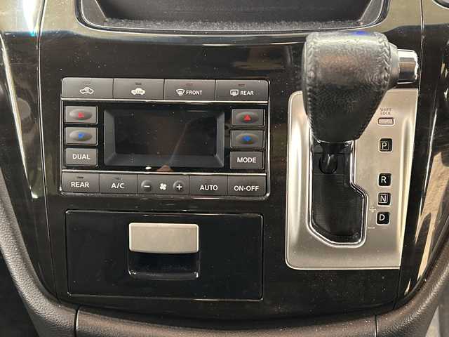 日産 エルグランド 250ハイウェイスター プレミアム 道央・札幌 2014(平26)年 12.6万km ファントムブラック ４WD//純正メモリナビ//フルセグTV//BT・ＳＤ・CD・DVD・ＡＭ・ＦＭ・ＵＳＢ・ＡＵＸ//バックカメラ//両側パワースライドドア//後席用モニター//ドライブレコーダー（前後）//積み込み冬タイヤ//横滑り防止装置//純正エンジンスターター//オットマン//クルーズコントロール//ダブルエアコン//レーダー探知機//ビルトインＥＴＣ//フォグランプ//スペアキー