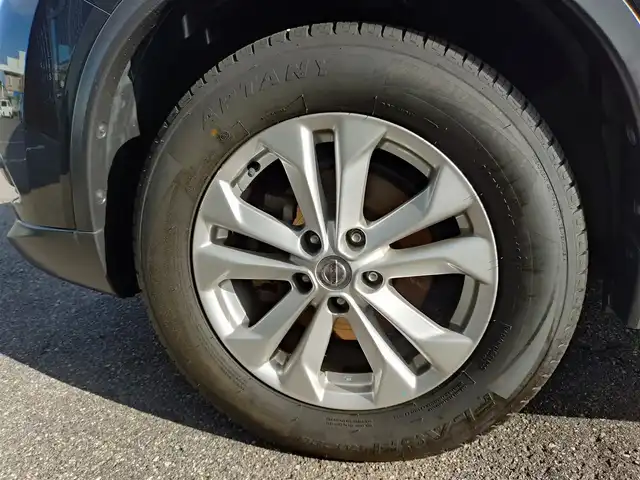 日産 エクストレイル 20X 新潟県 2016(平28)年 11.2万km ダイヤモンドブラック (株)IDOMが運営する【じしゃロン新潟店】の自社ローン専用車両になります。/こちらは現金またはオートローンご利用時の価格です。自社ローンご希望の方は別途その旨お申付け下さい/純正ナビ/FM/AM/CD/DVD視聴可能/フルセグTV視聴可能(走行中視聴不可)/Bluetooth/AUX/USB接続可能/バックカメラ・全方位カメラ/ETC/プッシュスタート/クルーズコントロール/カプロンシート/シートヒーター(D席+N席)/前後コーナーセンサー/横滑り防止装置/電動格納ウィンカーミラー/スマートキー/取扱説明書
