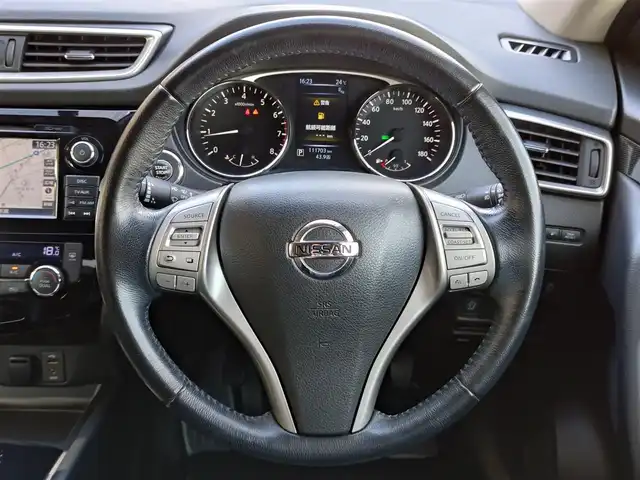 日産 エクストレイル 20X 新潟県 2016(平28)年 11.2万km ダイヤモンドブラック (株)IDOMが運営する【じしゃロン新潟店】の自社ローン専用車両になります。/こちらは現金またはオートローンご利用時の価格です。自社ローンご希望の方は別途その旨お申付け下さい/純正ナビ/FM/AM/CD/DVD視聴可能/フルセグTV視聴可能(走行中視聴不可)/Bluetooth/AUX/USB接続可能/バックカメラ・全方位カメラ/ETC/プッシュスタート/クルーズコントロール/カプロンシート/シートヒーター(D席+N席)/前後コーナーセンサー/横滑り防止装置/電動格納ウィンカーミラー/スマートキー/取扱説明書