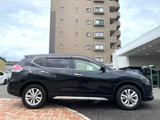日産 エクストレイル 20X 新潟県 2016(平28)年 11.2万km ダイヤモンドブラック (株)IDOMが運営する【じしゃロン新潟店】の自社ローン専用車両になります。/こちらは現金またはオートローンご利用時の価格です。自社ローンご希望の方は別途その旨お申付け下さい/純正ナビ/FM/AM/CD/DVD視聴可能/フルセグTV視聴可能(走行中視聴不可)/Bluetooth/AUX/USB接続可能/バックカメラ・全方位カメラ/ETC/プッシュスタート/クルーズコントロール/カプロンシート/シートヒーター(D席+N席)/前後コーナーセンサー/横滑り防止装置/電動格納ウィンカーミラー/スマートキー/取扱説明書