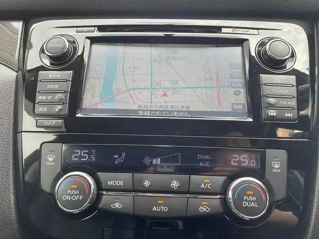 日産 エクストレイル 20X 新潟県 2016(平28)年 11.2万km ダイヤモンドブラック (株)IDOMが運営する【じしゃロン新潟店】の自社ローン専用車両になります。/こちらは現金またはオートローンご利用時の価格です。自社ローンご希望の方は別途その旨お申付け下さい/純正ナビ/FM/AM/CD/DVD視聴可能/フルセグTV視聴可能(走行中視聴不可)/Bluetooth/AUX/USB接続可能/バックカメラ・全方位カメラ/ETC/プッシュスタート/クルーズコントロール/カプロンシート/シートヒーター(D席+N席)/前後コーナーセンサー/横滑り防止装置/電動格納ウィンカーミラー/スマートキー/取扱説明書