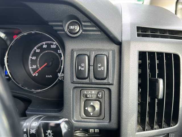 三菱 デリカＤ：５ ROADEST G Power P 佐賀県 2011(平23)年 14.6万km ウォームホワイトパール 純正ナビ/CD/USB/ワンセグテレビ/バックカメラ/ワンオーナー/衝突軽減システム/クルーズコントロール/パドルシフト/オートライト/ダブルオートエアコン/両側パワースライドドア/革巻きステアリング/ETC/スマートキー/4WD/スペアキー/保証書/取扱説明書/記録簿R２H３０、28、25．24