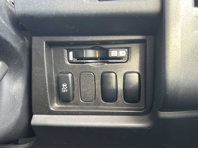 三菱 デリカＤ：５ ROADEST G Power P 佐賀県 2011(平23)年 14.6万km ウォームホワイトパール 純正ナビ/CD/USB/ワンセグテレビ/バックカメラ/ワンオーナー/衝突軽減システム/クルーズコントロール/パドルシフト/オートライト/ダブルオートエアコン/両側パワースライドドア/革巻きステアリング/ETC/スマートキー/4WD/スペアキー/保証書/取扱説明書/記録簿R２H３０、28、25．24